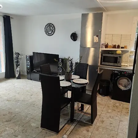 T2 Avec Piscine Et Jacuzzi A Apartment Grimaud